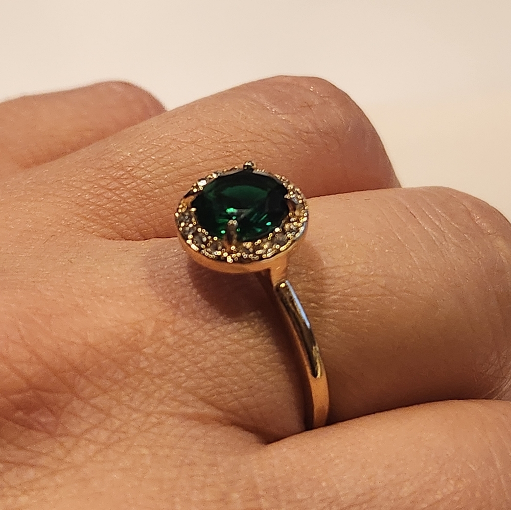 Stainless Steel Ring, Hypoallergenic with Green Zirconia Stone. Fashion Design